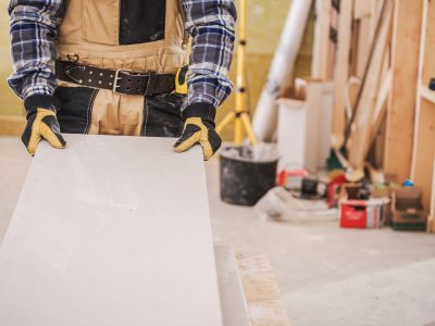 male-contractor-holding-piece-of-drywall-material-SX3C6MS